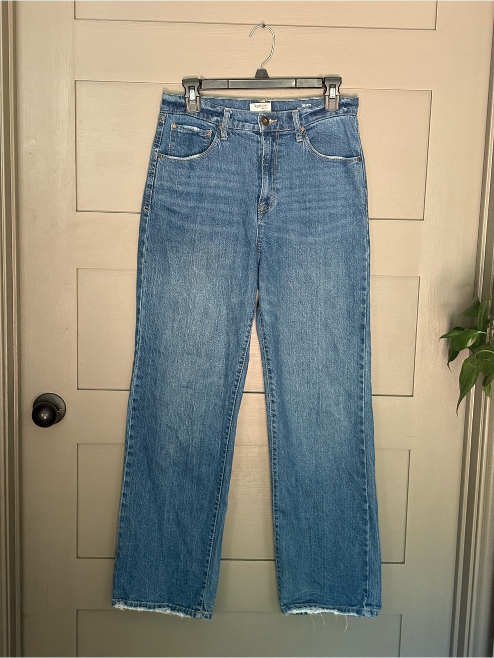 Kensie Women’s Izzy High Rise Straight-Leg Blue Jeans